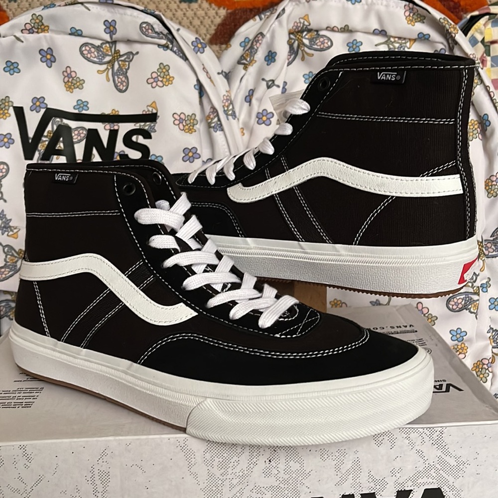 Vans Men’s Crockett High
Black/White
VN0A5JIGY28
Sneakers